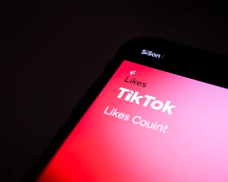 Kun je je TikTok-account laten groeien door likes te kopen?